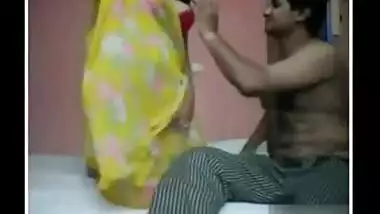 Indian desi girl in saree enjoy boobs sucking with lover