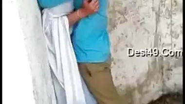 Indian cutie caught kissed by lover outdoor in hot Desi mms video