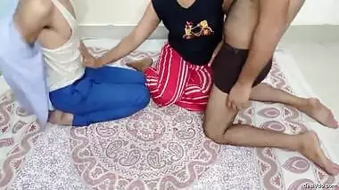 Desi sexy wife enjoying threesome