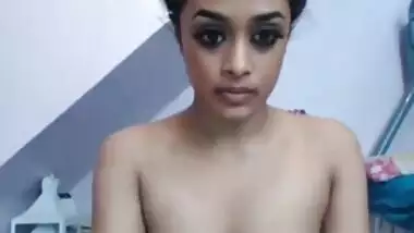 Arresting Desi girl likes to film XXX videos for guys in the morning