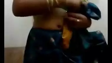 Indian woman undresses in bath and shows hairy XXX muff in sex clip