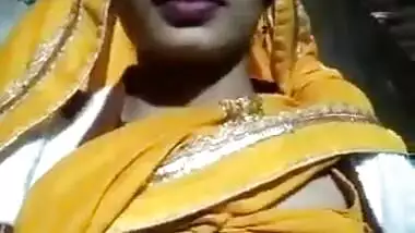 Sexy Marwadi Bhabhi Exposing Big Boobs For Lover