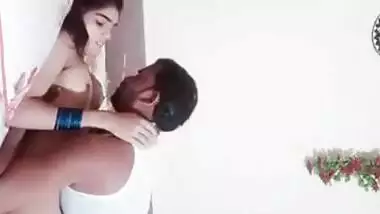 Slim Desi girl shows off tiny tits and makes XXX things with the guy