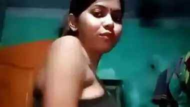 Sexy bhabi showing her cute boobs