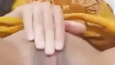 Desi girl masturbating fingering