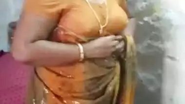 Kerala housewife show her boobs 