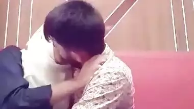 Cute Desi gf Kissing And Smooching(Look At her expressions)