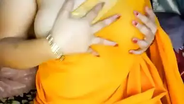 hotty_liza Teasing in Yellow Saree on StripChat Live