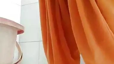 Big ass Punjabi sex aunty pissing viral clip
