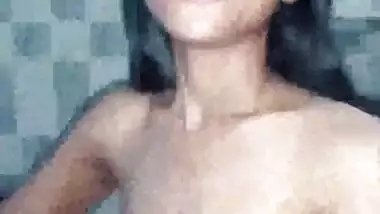 Desi girl making her nude video