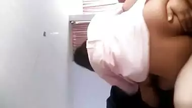 Indian jija sali sex video of a slut girl bouncing on a dick