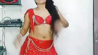 Bhabhi Hot Dance