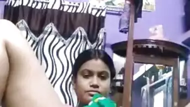 Desi aunty flashing chut video
