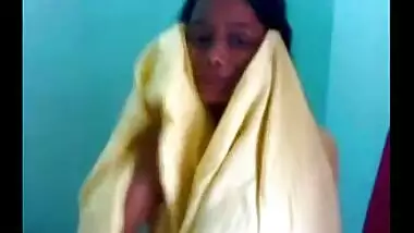 Teen Kolkata girl exposed on cam by boyfriend