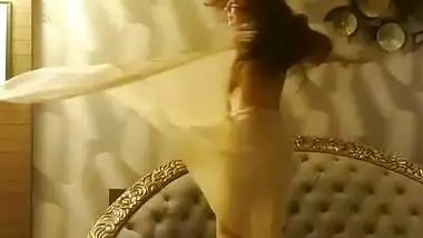Rabi Pirzada Pakistani Singer Nude
