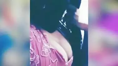 Indian female in a hijab doesn't show her face but XXX natural boobs