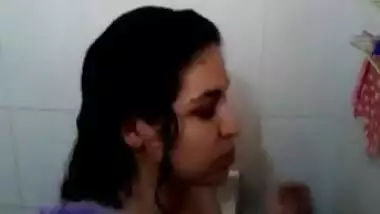 Hot Indian Babe In Selfmade Shower Nude 