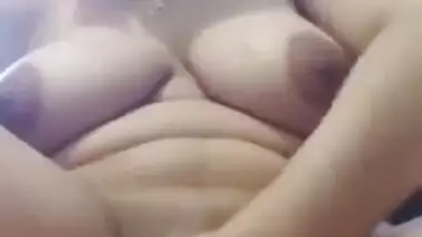 XXX excitement fills Desi lady with juicy tits and she masturbates