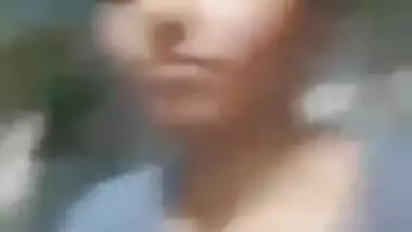 Narayanganj girl masturbating using banana MMS video