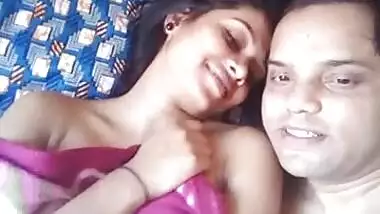 Sexy Indian GF exposing her big boobs on cam