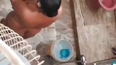 Desi Bhabi Bath record hidden cam