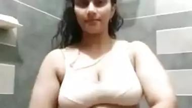 Hot Desi Girl Leaked Clip