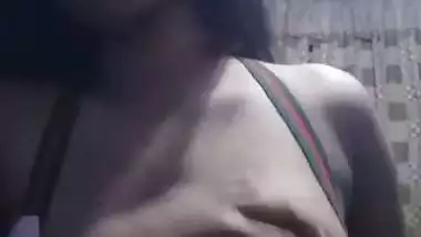 Indian girlfriend selfie big boobs viral play