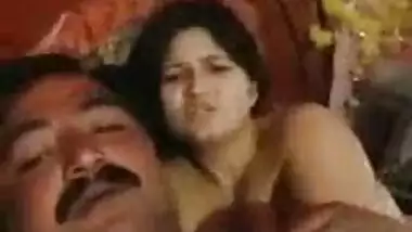 Kuwari bhateji aur chacha ke fuck ka real Indian porn video