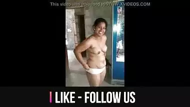 Desi Indian Aunty Getting Nude