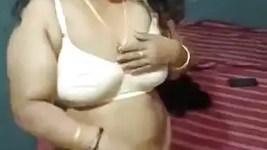Desi Strong Aunty Changing Cloths