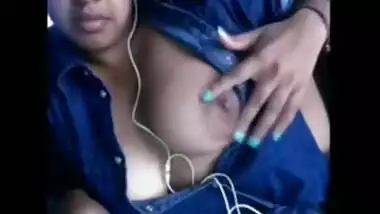 Goa girl showing sexy boobs on video call