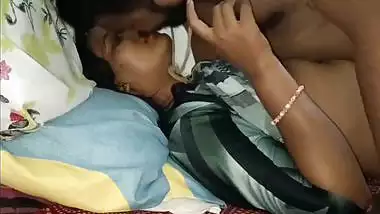 Xxx Indian wife secret sex with shopkeeper MMS