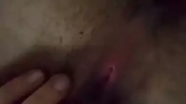 Wet Indian girl fingering pussy viral nude show