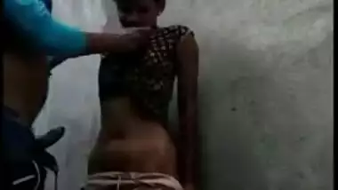 Viral Desi mms video of Indian lovers caught having sex outdoors