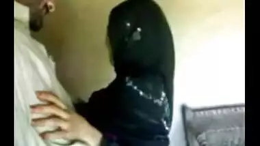 Muslim girlfriend fingers herself in front of lover