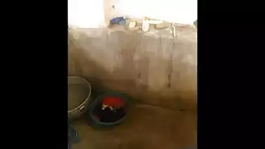 Marathi mature aunty nude bathing video leaked