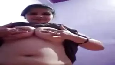 North indian married aunty masturbates front of camera