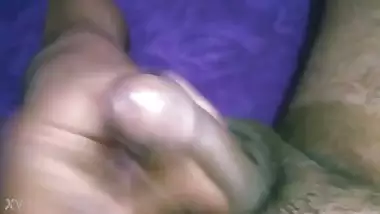 Desi boy masturbating while watching gf nudes