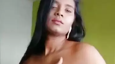 Tempting webcam girl of Desi origin covers big XXX fruits with oil