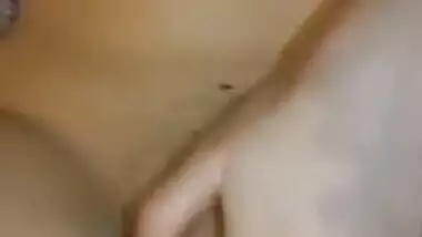 Horny Arab Babe Fingering Her Wet Pussy