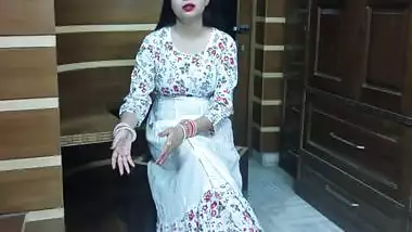 Slut bhabhi strips and talk dirty in a bhabhi sex video