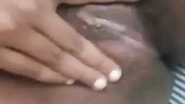 WONDERFUL SOUTH INDIAN GF PLAYING WITH HERSELF