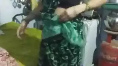 Good looking bhabhi dress change hindisexyvideo
