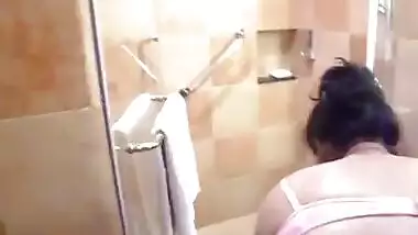 Hot Jaipur wife taking bath in hotel, hubby records, wid audio