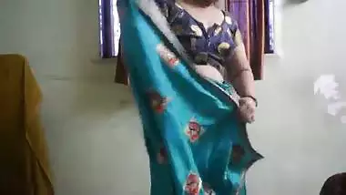 Saree undress desi