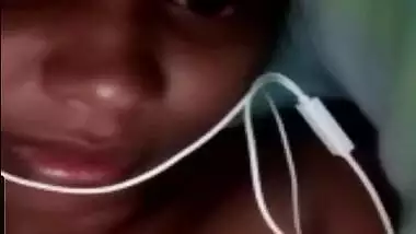 Lankan teen girl shows her boobs