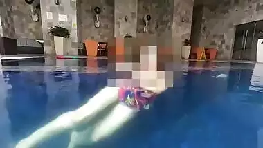 Indian babe having an underwater sex