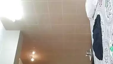 Lovers in OYO room fucking harder in missionary style