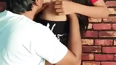 HD Indian sex MMS of a young couple fucking standing