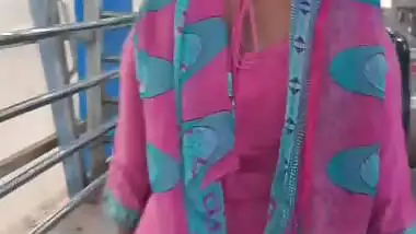 Bandra metro rail toilet me horny bhabhi fingering
